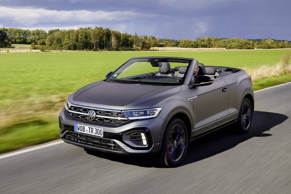 https://autogreeknews.gr/wp-content/uploads/2022/12/2023-volkswagen-t-roc-cabriolet-edition-grey-has-s-20.jpg