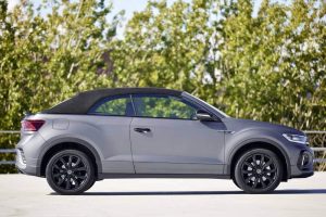 2023-volkswagen-t-roc-cabriolet-edition-grey-has-s (7)