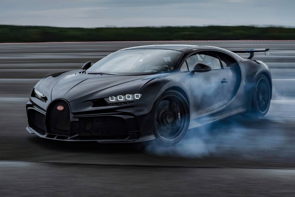 https://autogreeknews.gr/wp-content/uploads/2022/12/Bugatti-Chiron-Pur-Sport-Drifting-The-C-2.jpg