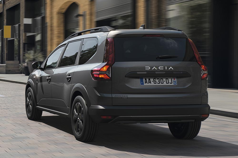 https://autogreeknews.gr/wp-content/uploads/2022/12/DACIA_Jogger_HYBRID_140.jpg