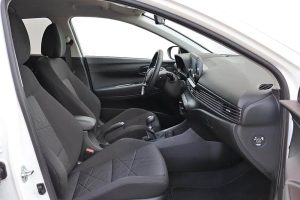 Hyundai-Bayon-esoteriko