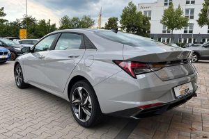 Hyundai-Elantra-2022-(1)