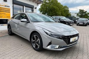Hyundai-Elantra-2022-(2)
