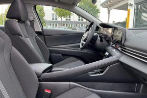 Hyundai-Elantra-2022-(8)