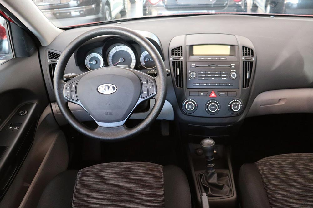 https://autogreeknews.gr/wp-content/uploads/2022/12/Kia-Ceed-2011-4.jpg