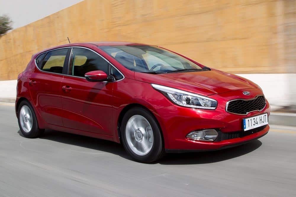 https://autogreeknews.gr/wp-content/uploads/2022/12/Kia-Ceed-2013-1.jpg