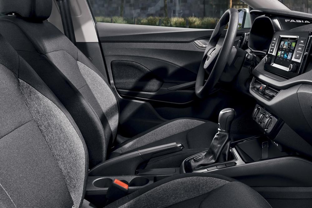 https://autogreeknews.gr/wp-content/uploads/2022/12/Skoda-Fabia-Active-front-seats.jpg