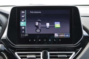 Suzuki-suv-s-cross infotainment hybrid