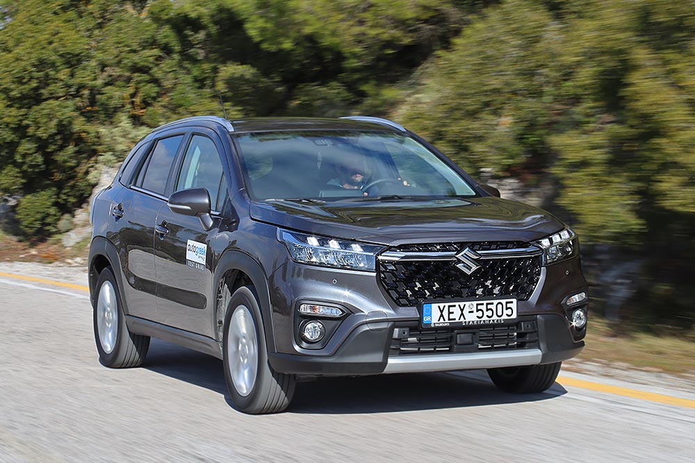 https://autogreeknews.gr/wp-content/uploads/2022/12/Suzuki-suv-s-cross-kinisi-3.jpg
