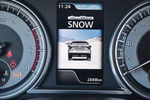 Suzuki-suv-s-cross pinakas organon snow mode