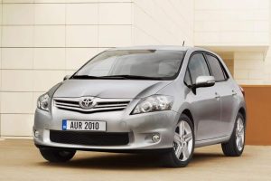 Toyota-Auris-2010-(1)