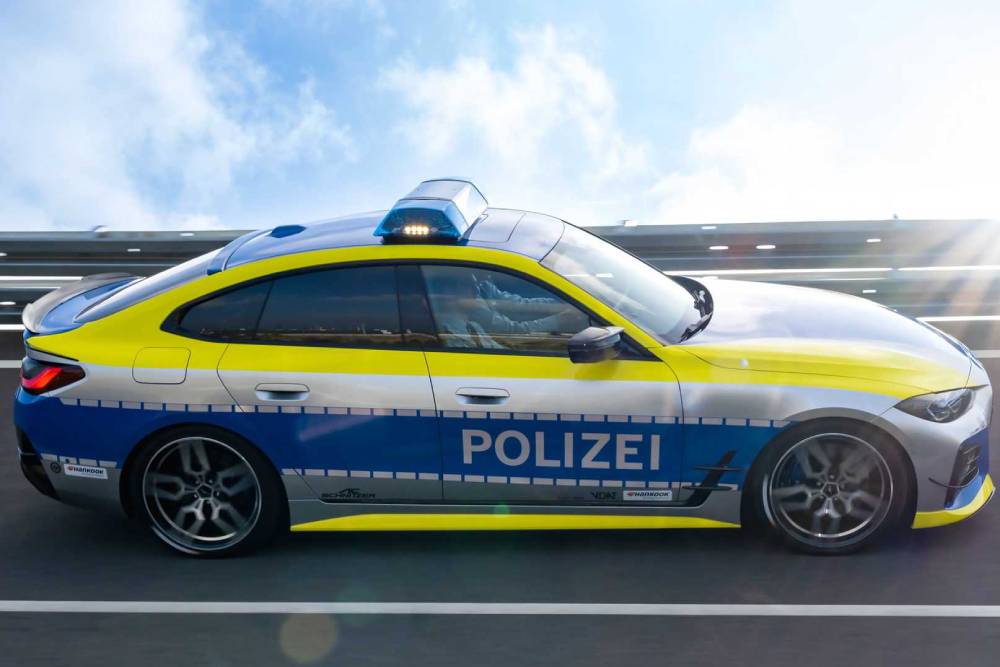 https://autogreeknews.gr/wp-content/uploads/2022/12/bmw-i4-by-ac-schnitzer-tune-it-safe-polizeifahrze-4.jpg