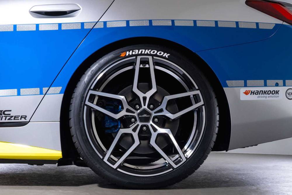 https://autogreeknews.gr/wp-content/uploads/2022/12/bmw-i4-by-ac-schnitzer-tune-it-safe-polizeifahrze-7.jpg