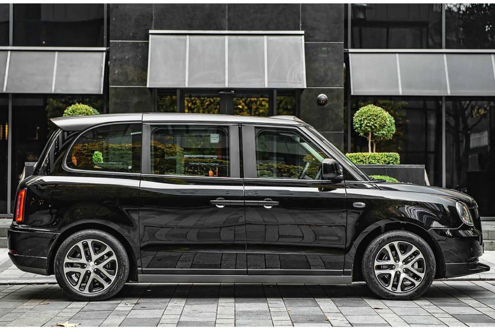 https://autogreeknews.gr/wp-content/uploads/2022/12/london-taxi-tx5-farelady-by-kahn-design-1.jpg