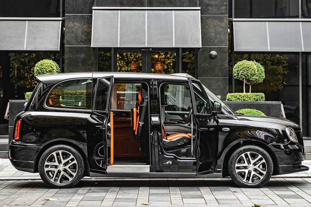 https://autogreeknews.gr/wp-content/uploads/2022/12/london-taxi-tx5-farelady-by-kahn-design-3.jpg