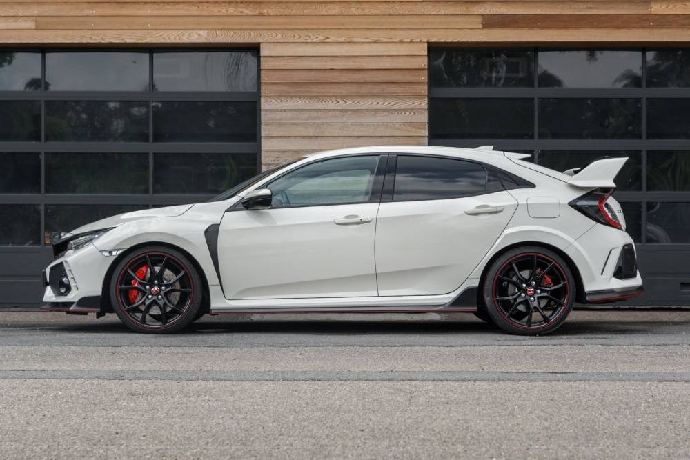 https://autogreeknews.gr/wp-content/uploads/2022/12/max-verstappen-s-civic-type-r-gt-back-on-the-marke-1.jpg
