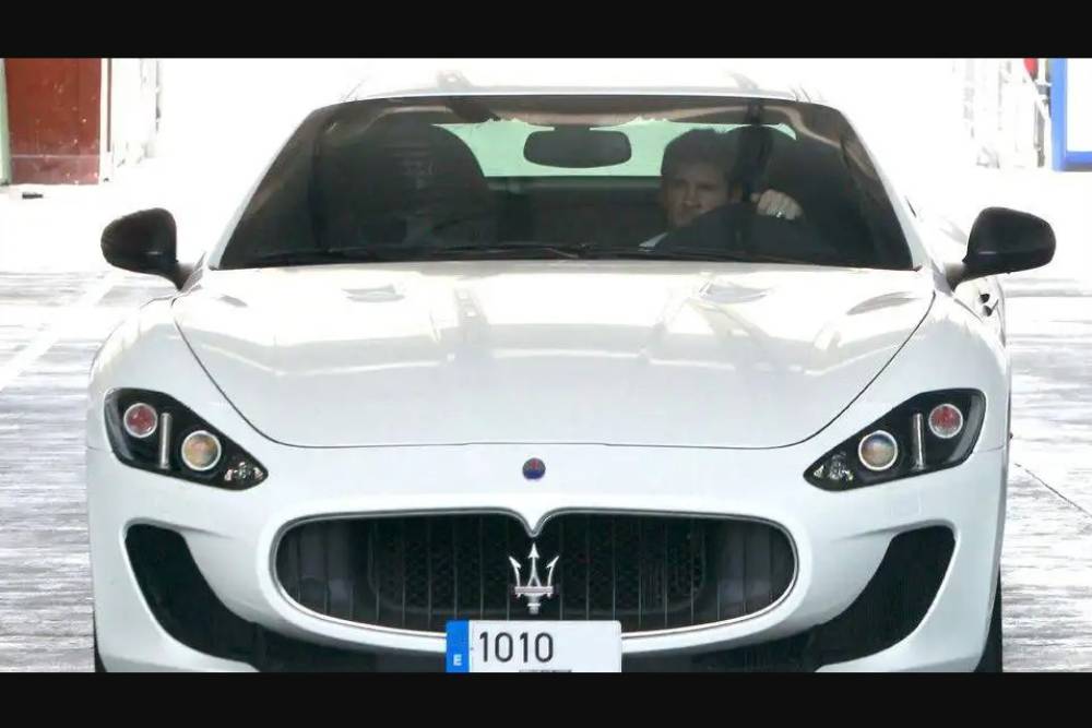 https://autogreeknews.gr/wp-content/uploads/2022/12/messi-maserati-mc-stradale.jpg