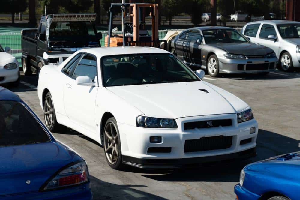 https://autogreeknews.gr/wp-content/uploads/2022/12/nissan-skyline-r34-value-02.jpg