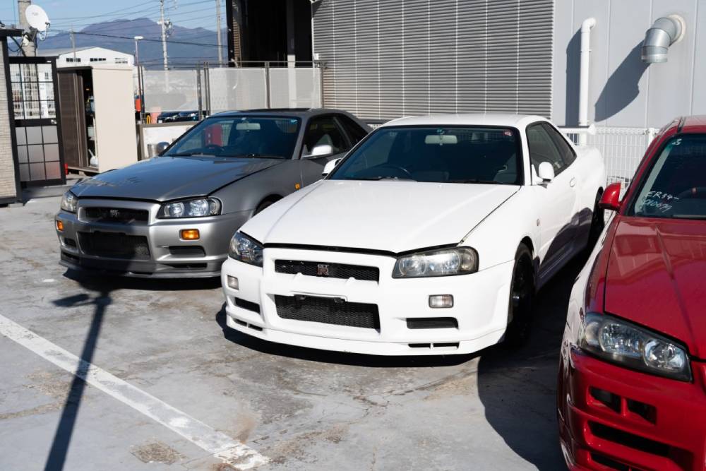 https://autogreeknews.gr/wp-content/uploads/2022/12/nissan-skyline-r34-value.jpg