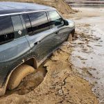 owner-abandons-rivian-r1s-on-lake-shore-after-gett (1)