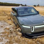 owner-abandons-rivian-r1s-on-lake-shore-after-gett