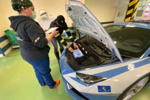 police huracan delivers kidneys (1)