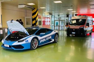 police huracan delivers kidneys (4)