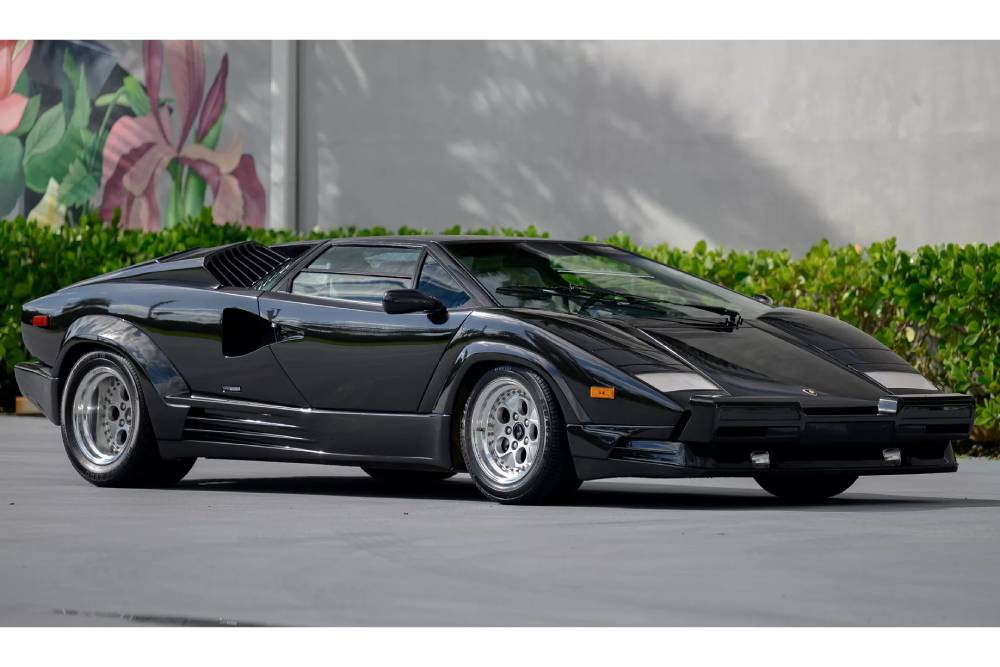 https://autogreeknews.gr/wp-content/uploads/2023/01/1990-Lamborghini-Countach-25th-Anniversary-Edition-2.jpg