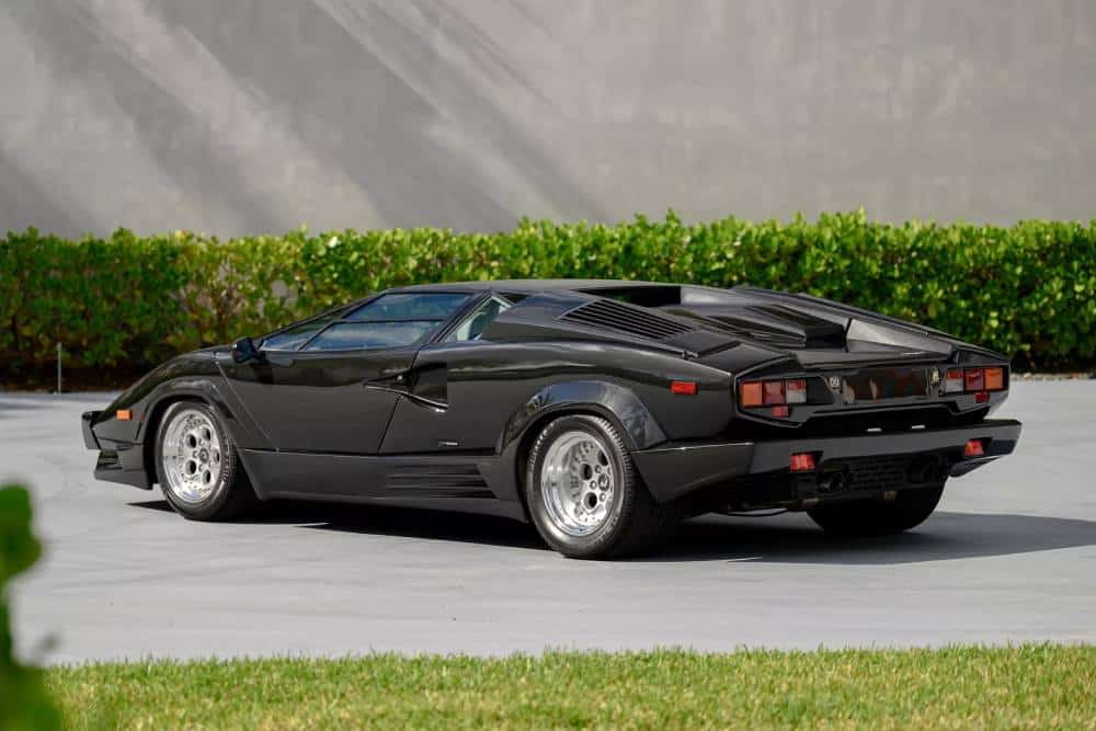 https://autogreeknews.gr/wp-content/uploads/2023/01/1990-Lamborghini-Countach-25th-Anniversary-Edition-3.jpg