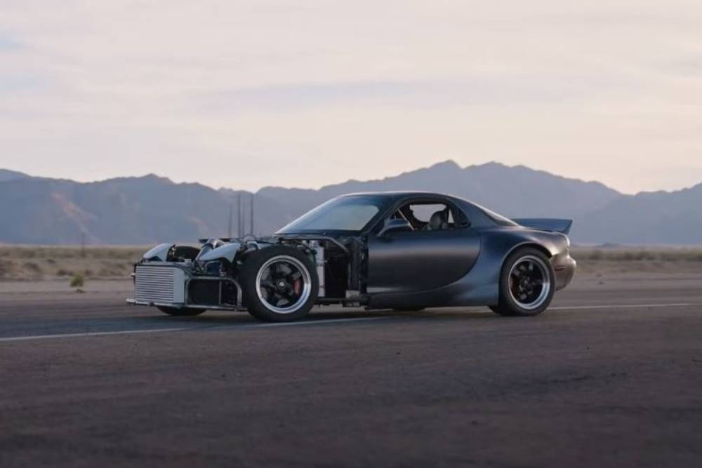 https://autogreeknews.gr/wp-content/uploads/2023/01/2000hp-4rotor-mazda-rx-7-05.jpg