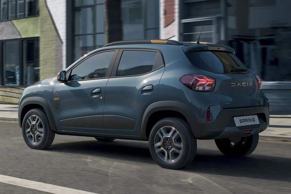 https://autogreeknews.gr/wp-content/uploads/2023/01/2023-Dacia-Spring-Extreme-1-002.jpg