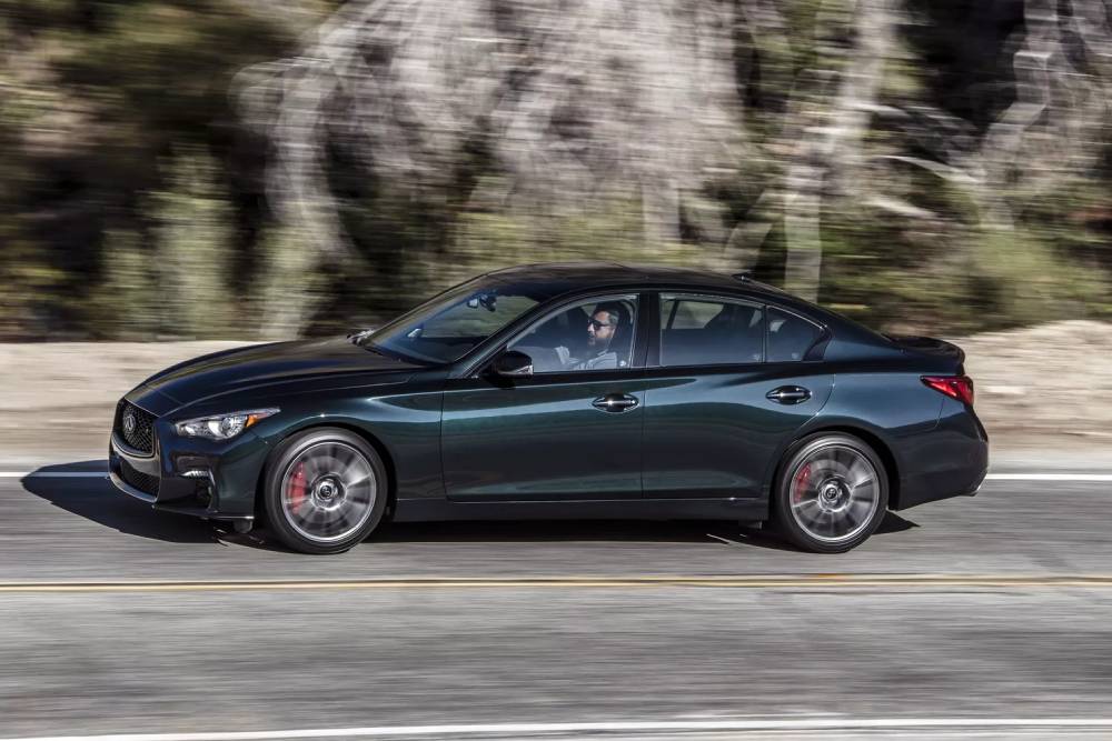 https://autogreeknews.gr/wp-content/uploads/2023/01/2023-Infiniti-Q50-Red-Sport-Black-Opal-Metallic-12.jpg