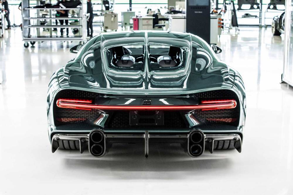 https://autogreeknews.gr/wp-content/uploads/2023/01/400th-bugatti-chiron-10.jpg