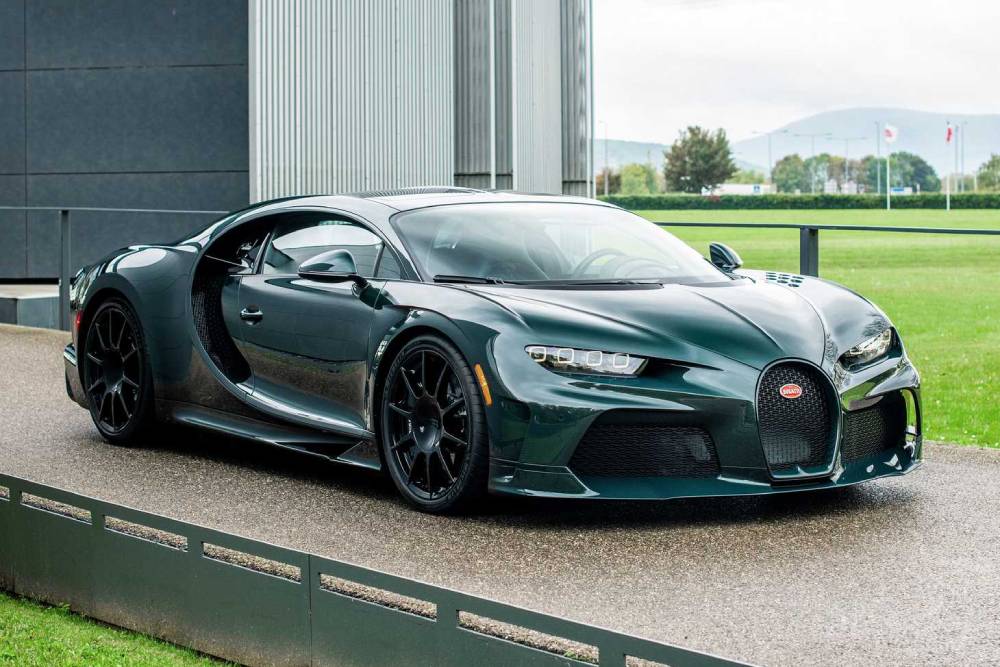 https://autogreeknews.gr/wp-content/uploads/2023/01/400th-bugatti-chiron-2.jpg