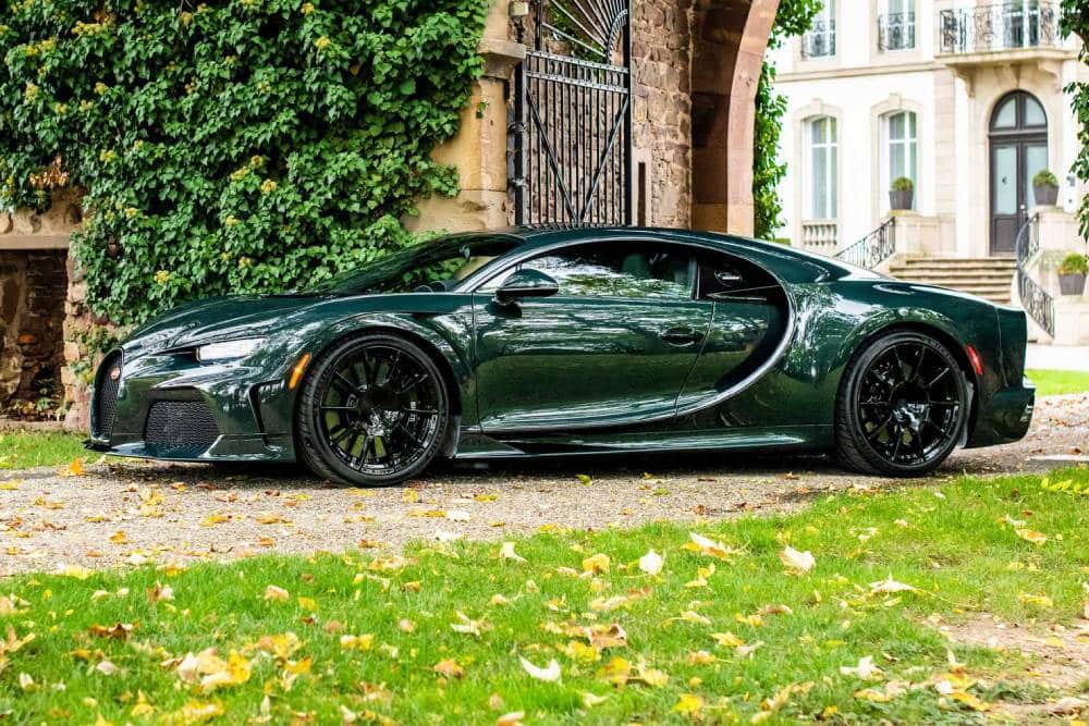 https://autogreeknews.gr/wp-content/uploads/2023/01/400th-bugatti-chiron-3.jpg