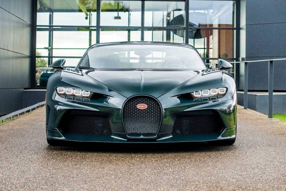 https://autogreeknews.gr/wp-content/uploads/2023/01/400th-bugatti-chiron-5.jpg