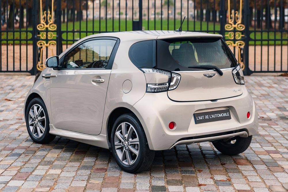 https://autogreeknews.gr/wp-content/uploads/2023/01/Aston-Martin-Cygnet-used-7.jpg