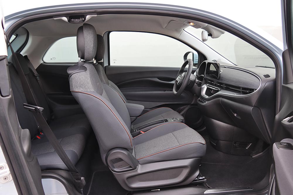 https://autogreeknews.gr/wp-content/uploads/2023/01/Fiat-500-electric-31-doors-8.jpg
