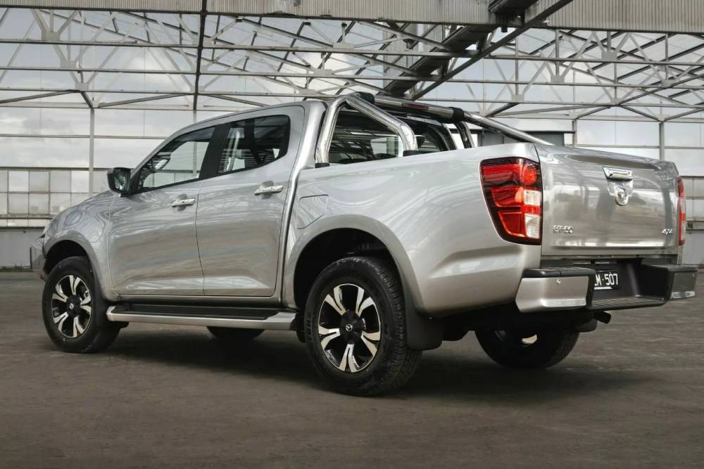 https://autogreeknews.gr/wp-content/uploads/2023/01/Mazda-BT-50-LE-8-scaled-e1672800531273.jpg