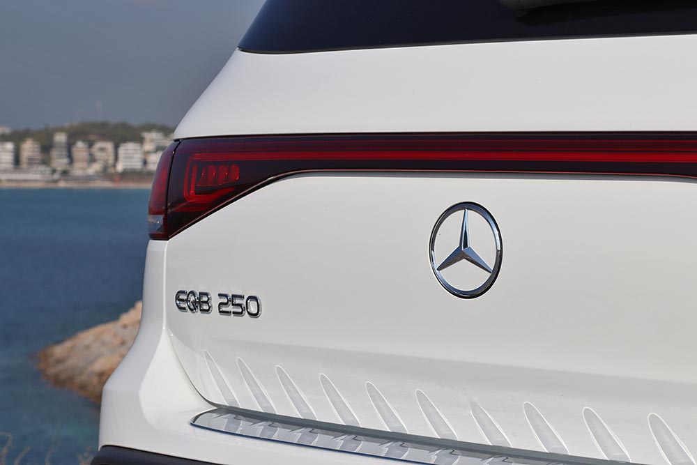https://autogreeknews.gr/wp-content/uploads/2023/01/Mercedes-EQB-250-11.jpg