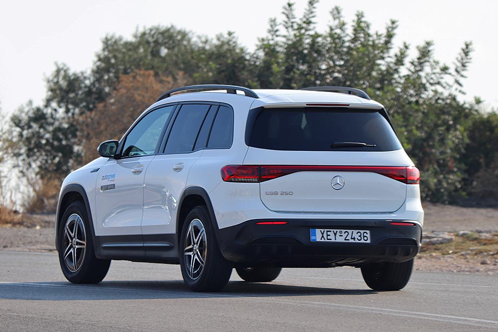 https://autogreeknews.gr/wp-content/uploads/2023/01/Mercedes-EQB-250-13.jpg