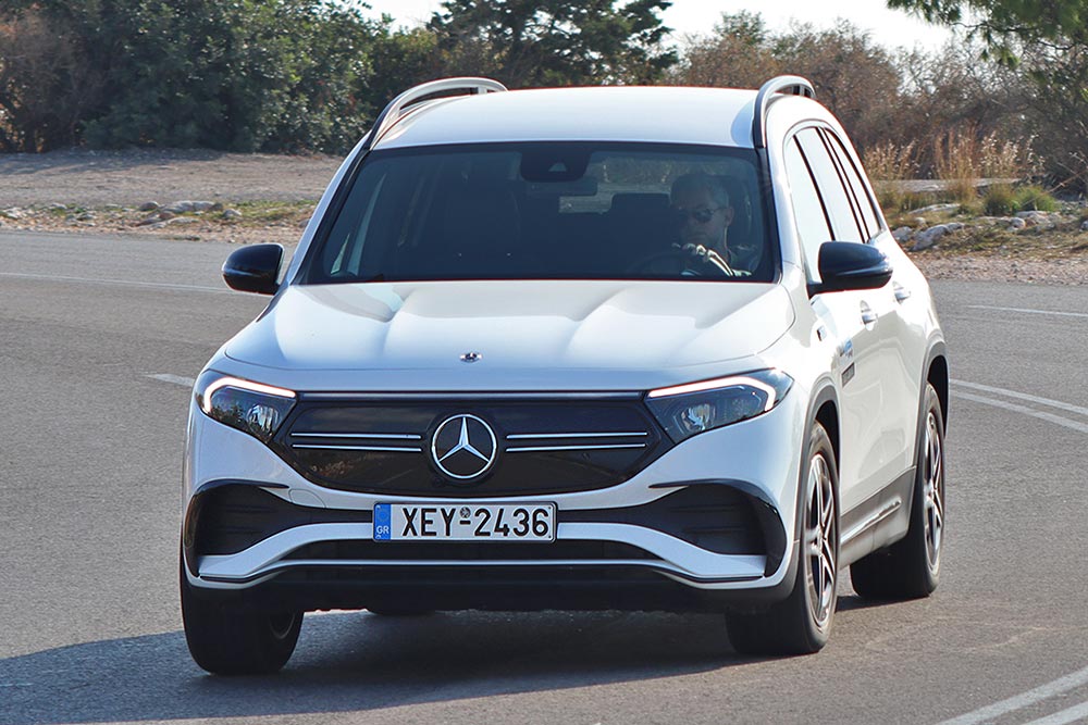 https://autogreeknews.gr/wp-content/uploads/2023/01/Mercedes-EQB-250-14.jpg