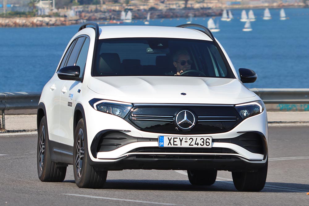 https://autogreeknews.gr/wp-content/uploads/2023/01/Mercedes-EQB-250-15.jpg