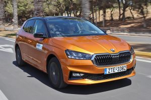 Skoda-Fabia-kinisi-1