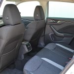 Skoda-Scala-piso-kathisma