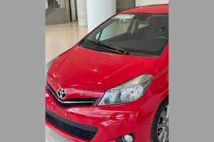Toyota-Yaris-2011-(2)