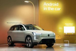 Volvo_EX90_at_CES