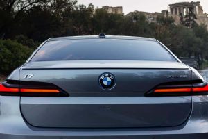 bmw-i7-athens-(4)