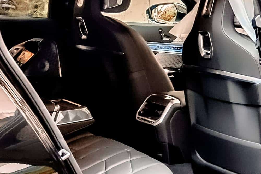 https://autogreeknews.gr/wp-content/uploads/2023/01/bmw-i7-mk-taxi-3.jpg