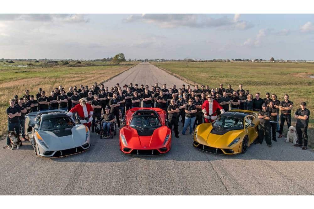 https://autogreeknews.gr/wp-content/uploads/2023/01/hennessey-celebrates-10th-venom-f5-hypercar-delive-4.jpg